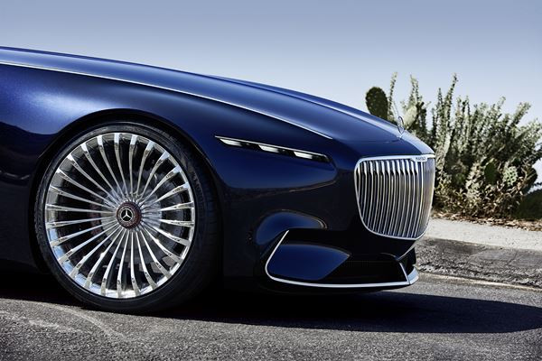 Le show car Vision Mercedes-Maybach 6 Cabriolet éclaire un avenir lointain