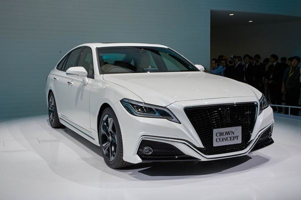Le concept Toyota Crown préfigure une grande berline Toyota