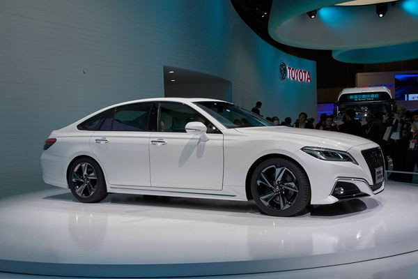 Le concept Toyota Crown préfigure une grande berline Toyota