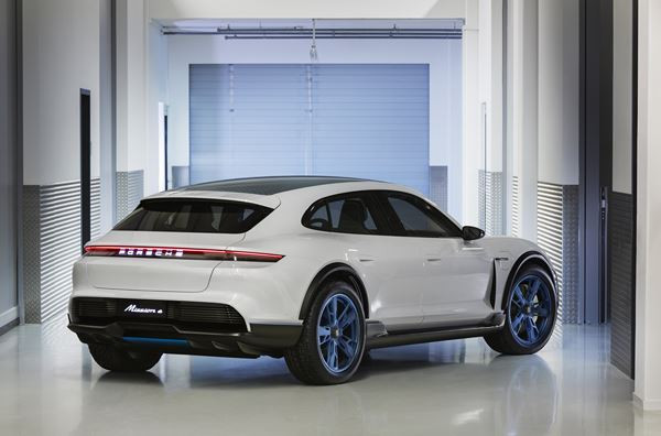 Porsche Mission E Cross Turismo: un concept de crossover à motorisation électrique