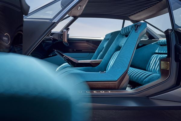 Peugeot e-Legend Concept: un coupé technologique aux lignes affûtées