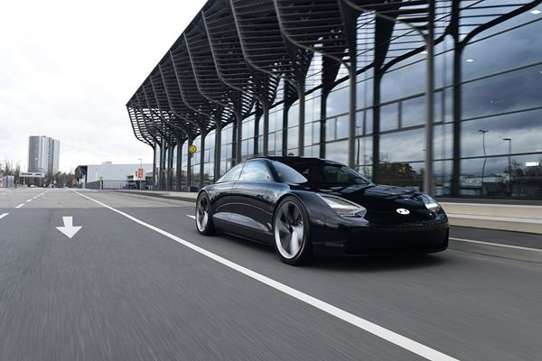 Le concept-car électrique « Prophecy » réinterprète le design Hyundai