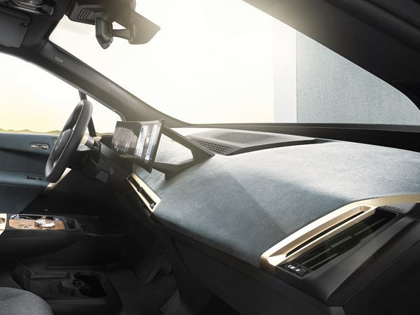 Le grand SAV BMW iX électrique annonce une voie futuriste de voitures de luxe
