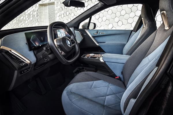 Le grand SAV BMW iX électrique annonce une voie futuriste de voitures de luxe
