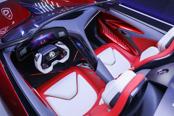 Le concept de roadster électrique MG Cyberster affiche une autonomie de 800 km