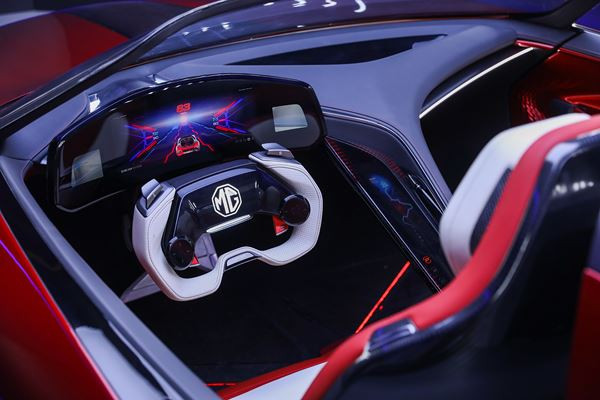 Le concept de roadster électrique MG Cyberster affiche une autonomie de 800 km