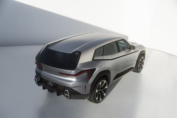 La BMW Concept XM affiche une stature puissante
