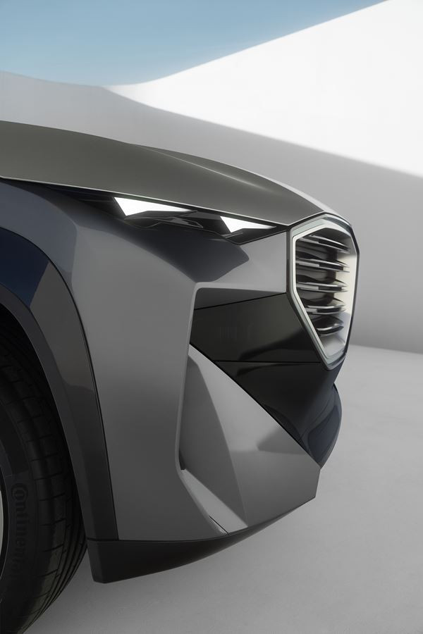 La BMW Concept XM affiche une stature puissante