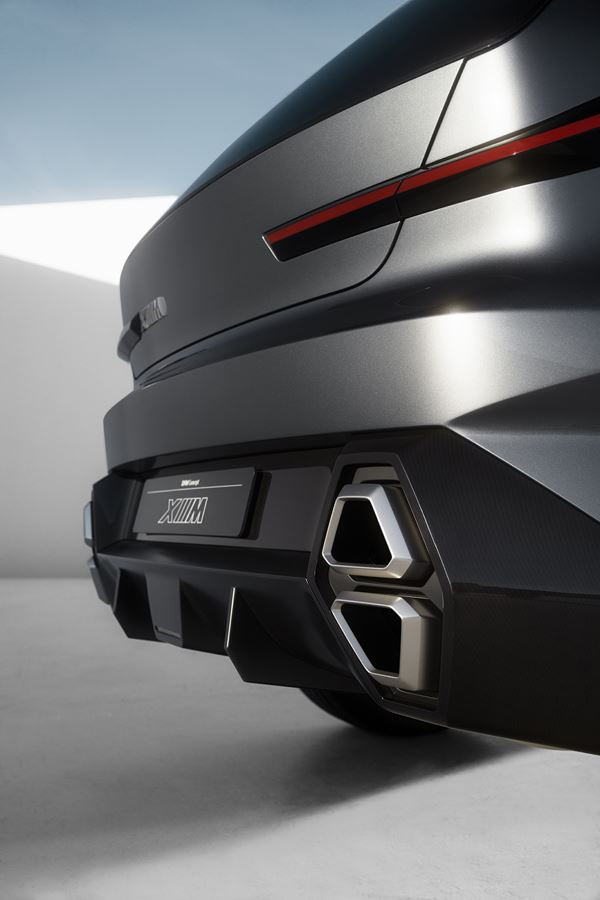 La BMW Concept XM affiche une stature puissante