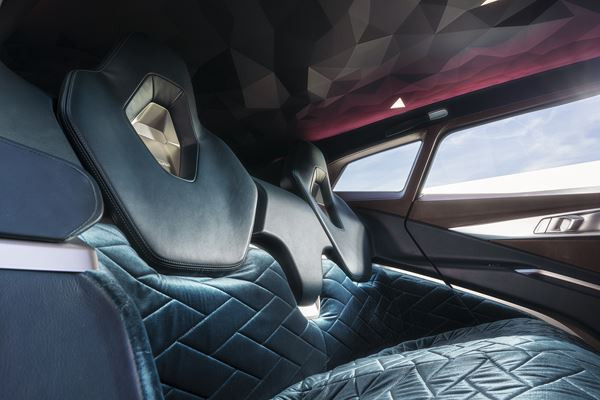 La BMW Concept XM affiche une stature puissante