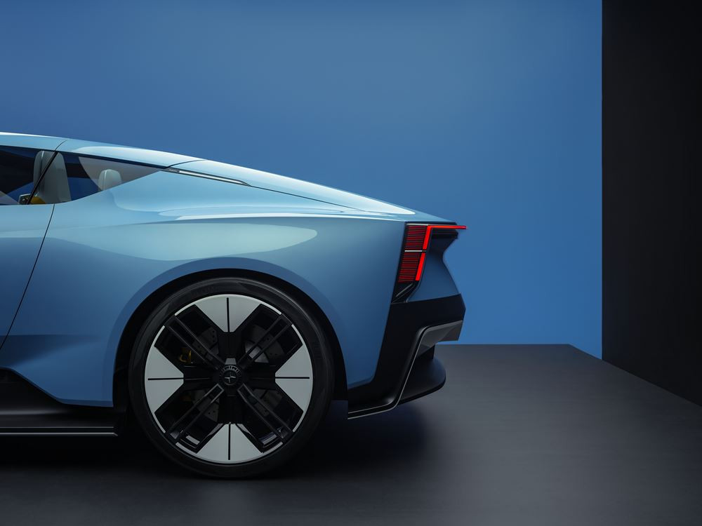 Le concept de roadster électrique Polestar O2 incarne la mobilité électrique à toit ouvert
