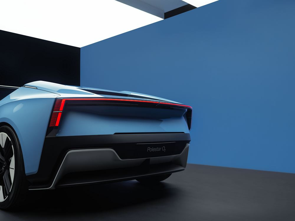 Le concept de roadster électrique Polestar O2 incarne la mobilité électrique à toit ouvert