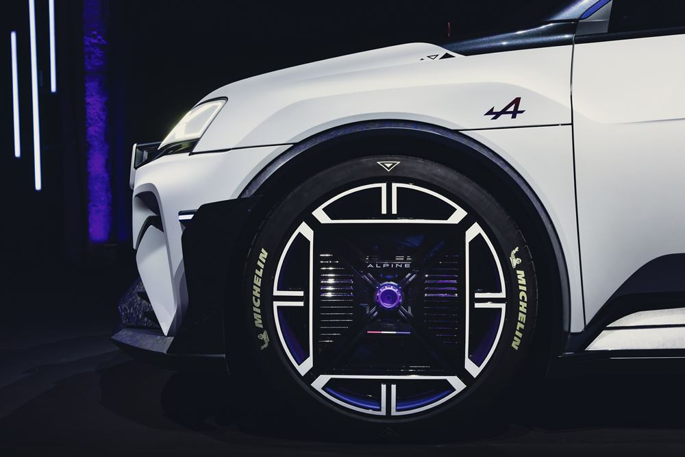 Le show-car A290 bêta préfigure la citadine sportive électrique Alpine