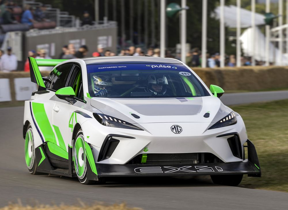 Le concept de sportive électrique MG EX4 s'inspire de la MG Metro 6R4