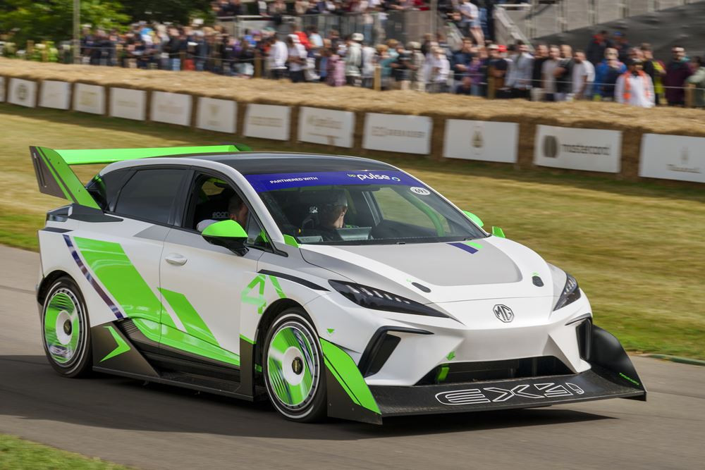 Le concept de sportive électrique MG EX4 s'inspire de la MG Metro 6R4