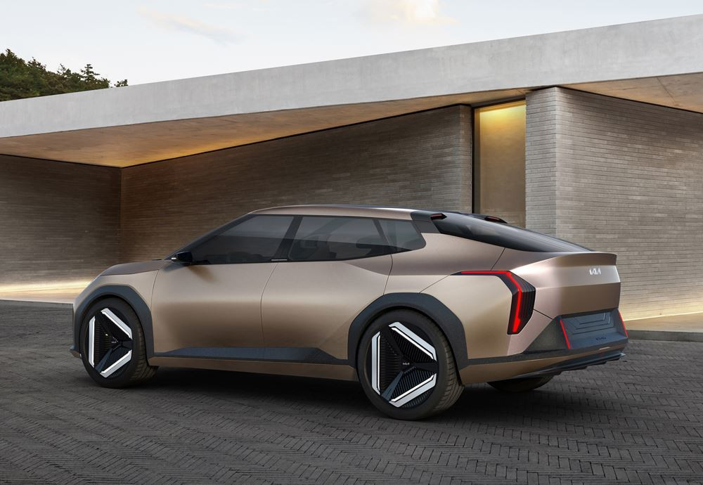 Kia Concept EV4: un concept de berline quatre portes électrique au style avant-gardiste
