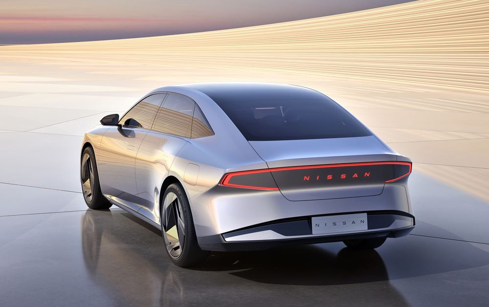 La Nissan Evo Concept est une berline familiale hybride rechargeable