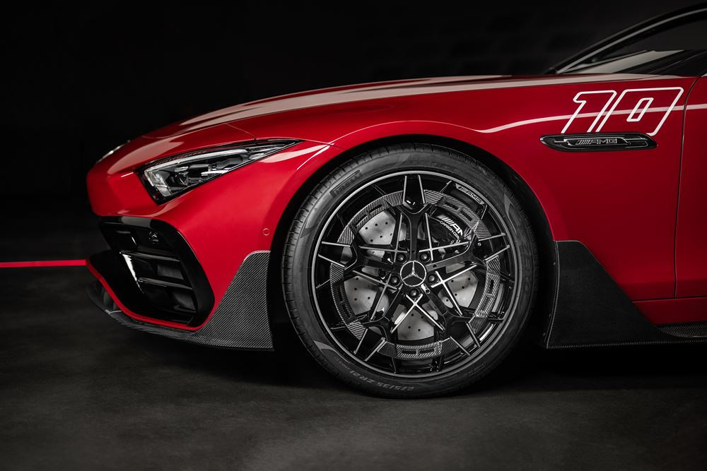 Le concept-car Mercedes-AMG PureSpeed donne un aperçu du premier modèle de la série Mythos