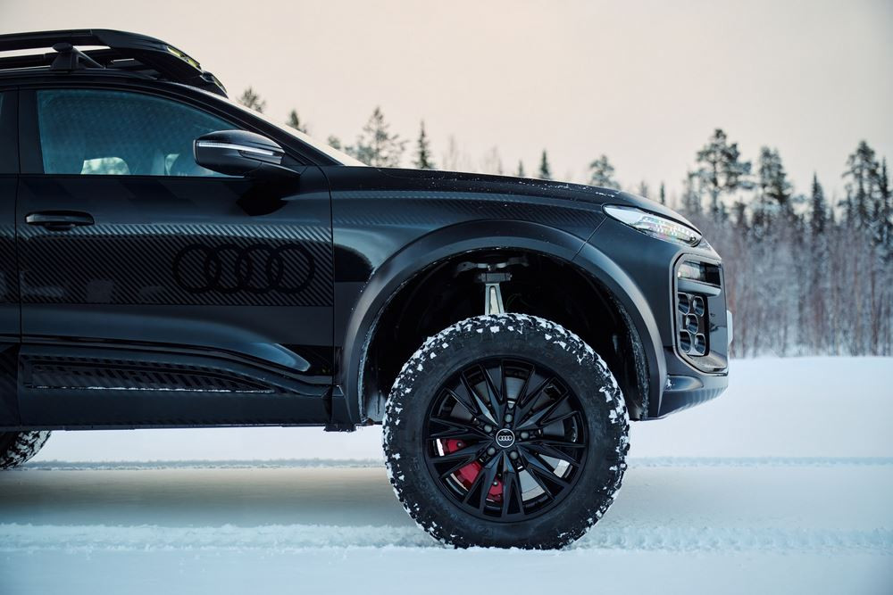 Le concept Audi Q6 e-tron off-road se singularise par une hauteur de caisse spectaculaire