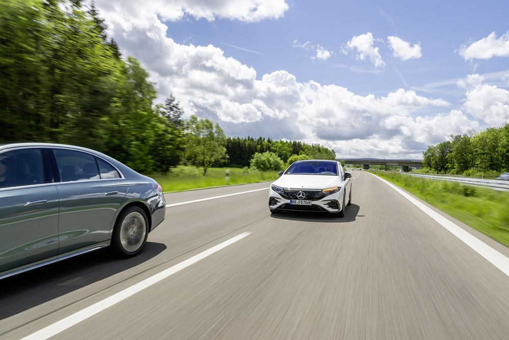 La fonction de changement de voie automatique permet de dépasser un véhicule plus lent devant