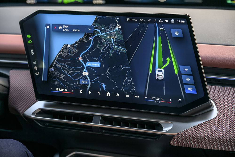 Le BMW Highway Assistant permet une conduite assistée sans les mains sur le volant sur autoroute dans un nombre croissant de pays