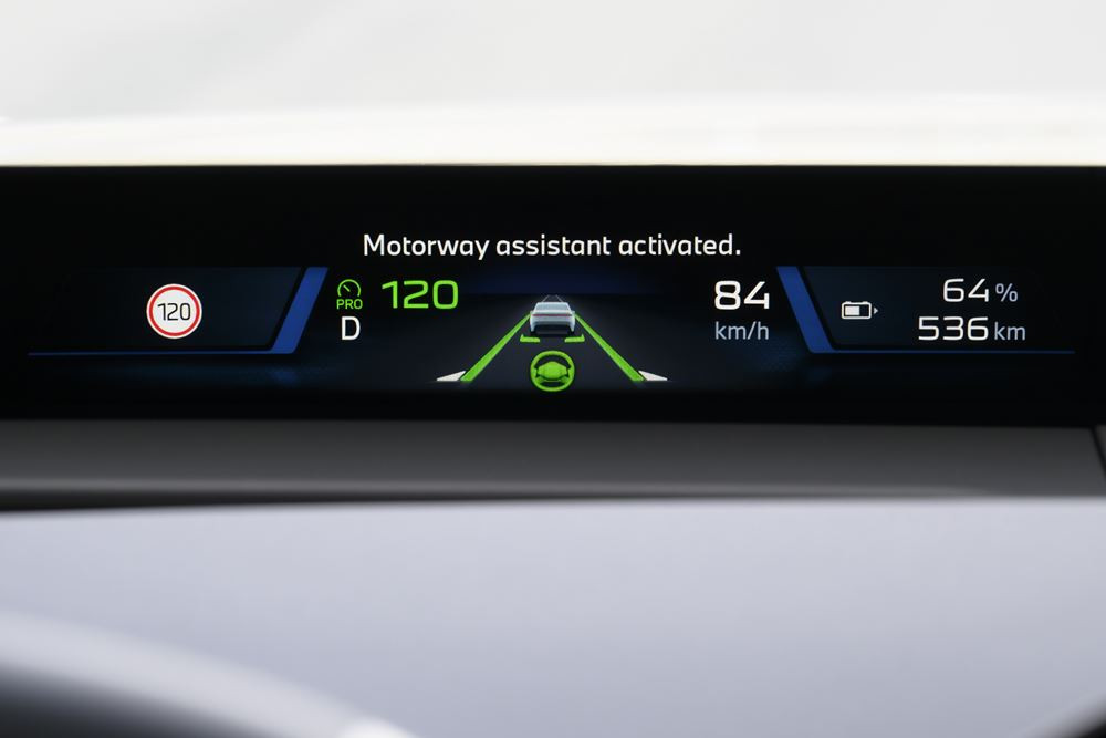 Le BMW Highway Assistant permet une conduite assistée sans les mains sur le volant sur autoroute dans un nombre croissant de pays