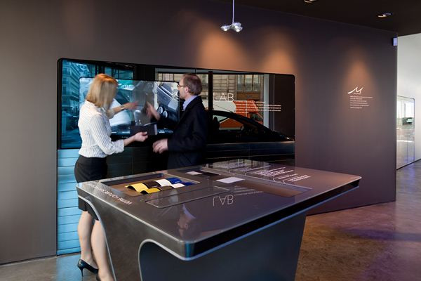 Peugeot présente un concept de distribution automobile destiné au centre ville
