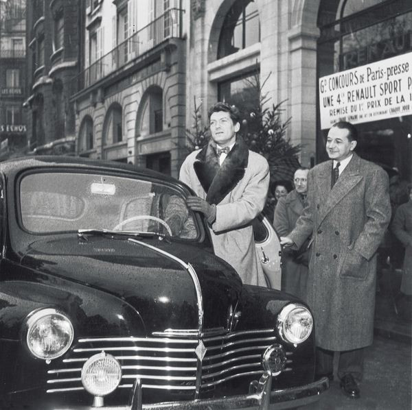 Renault célèbre ses 100 ans de présence sur les Champs-Elysées