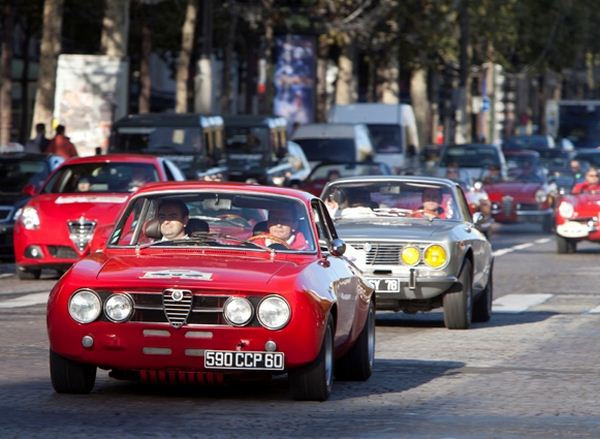 Cent Alfa Romeo célèbrent le centenaire de la marque au Biscione dans les rues de Paris