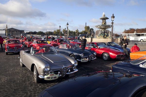 Cent Alfa Romeo célèbrent le centenaire de la marque au Biscione dans les rues de Paris