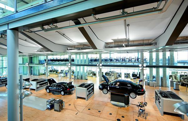 Dans les coulisses de la manufacture transparente Volkswagen de Dresde