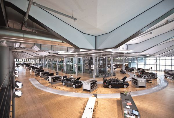Dans les coulisses de la manufacture transparente Volkswagen de Dresde