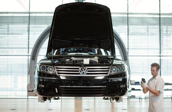 Dans les coulisses de la manufacture transparente Volkswagen de Dresde