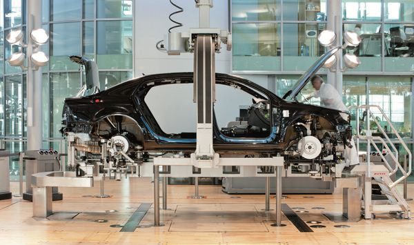 Dans les coulisses de la manufacture transparente Volkswagen de Dresde