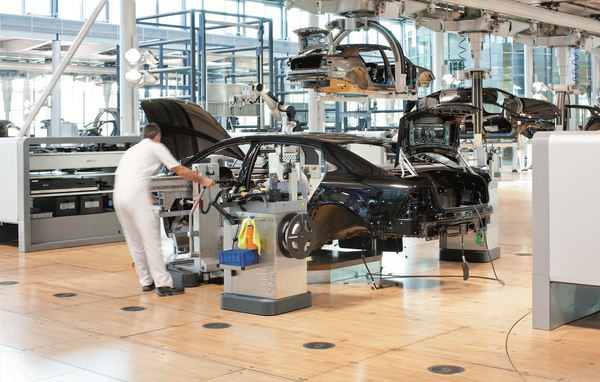 Dans les coulisses de la manufacture transparente Volkswagen de Dresde