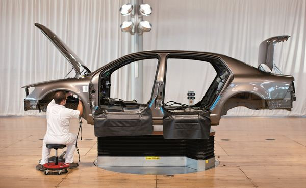 Dans les coulisses de la manufacture transparente Volkswagen de Dresde