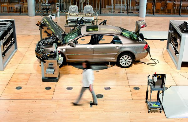 Dans les coulisses de la manufacture transparente Volkswagen de Dresde