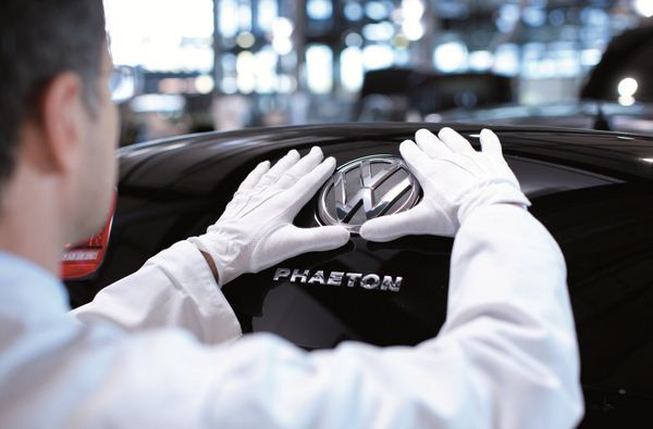 Dans les coulisses de la manufacture transparente Volkswagen de Dresde