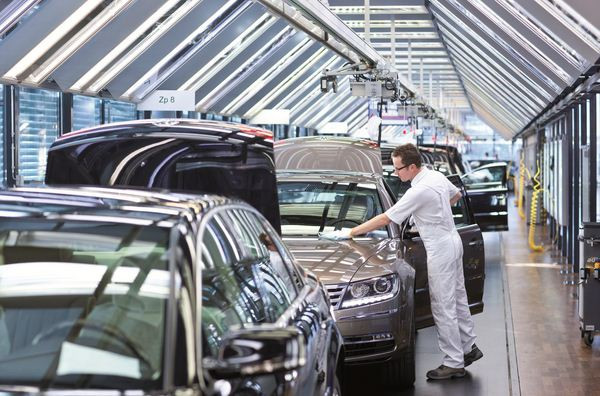 Dans les coulisses de la manufacture transparente Volkswagen de Dresde