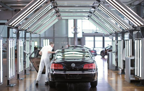 Dans les coulisses de la manufacture transparente Volkswagen de Dresde