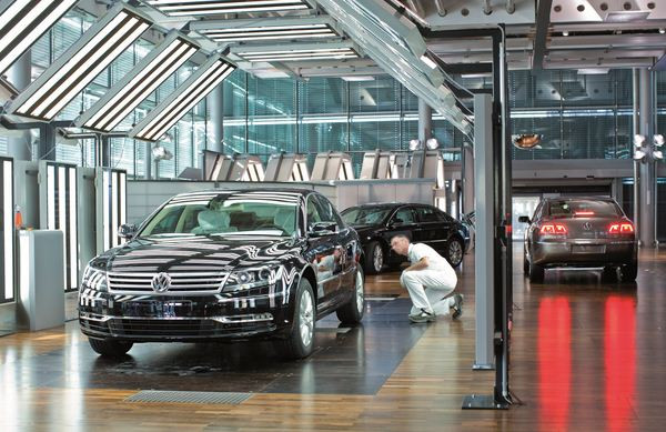 Dans les coulisses de la manufacture transparente Volkswagen de Dresde