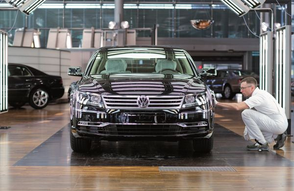 Dans les coulisses de la manufacture transparente Volkswagen de Dresde