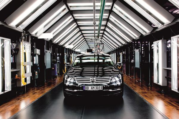 Dans les coulisses de la manufacture transparente Volkswagen de Dresde