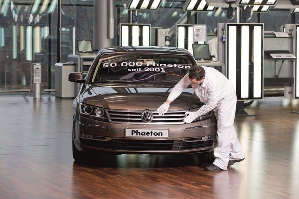 Dans les coulisses de la manufacture transparente Volkswagen de Dresde