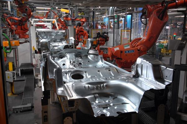 Découvrez en images le montage de la nouvelle Peugeot 208 à Poissy