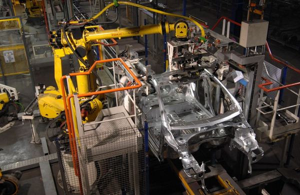 Découvrez en images le montage de la nouvelle Peugeot 208 à Poissy