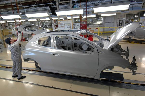 Découvrez en images le montage de la nouvelle Peugeot 208 à Poissy