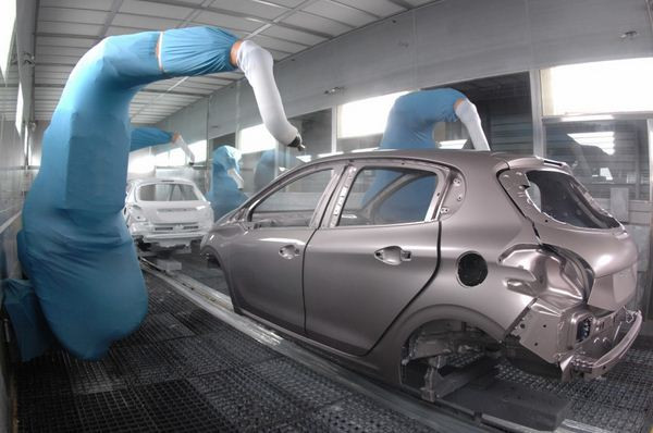 Découvrez en images le montage de la nouvelle Peugeot 208 à Poissy