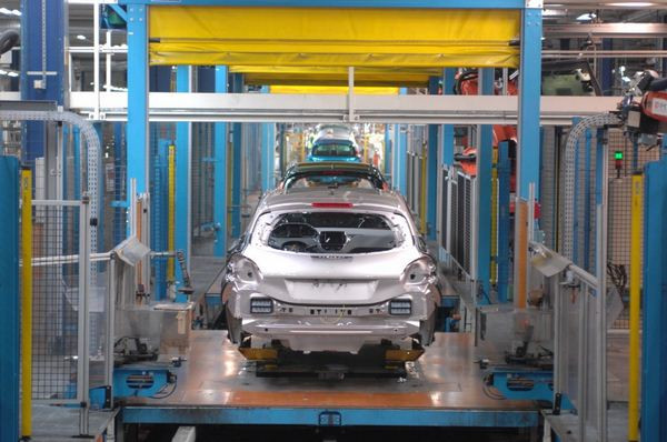 Découvrez en images le montage de la nouvelle Peugeot 208 à Poissy