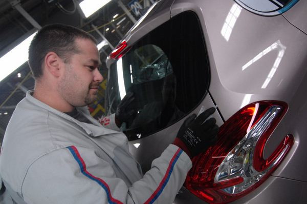 Découvrez en images le montage de la nouvelle Peugeot 208 à Poissy